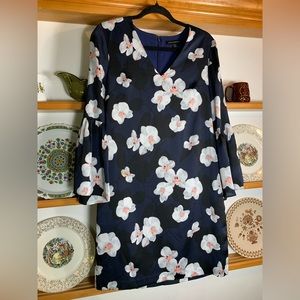 Banana Republic Floral Longsleeve Shift Dress. 4.